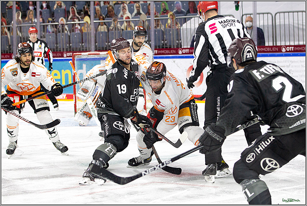 PENNY DEL;  Koelner Haie - Wolfsburg Grizzlys; Koeln, 17.03.2021